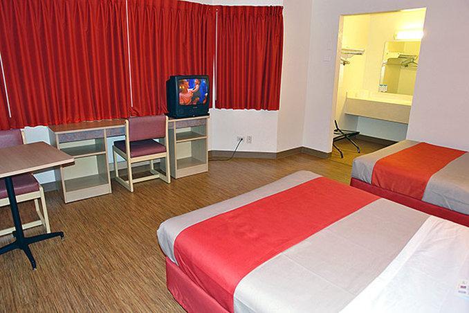 Motel 6 Chicago - Elk Grove Elk Grove Village Eksteriør bilde