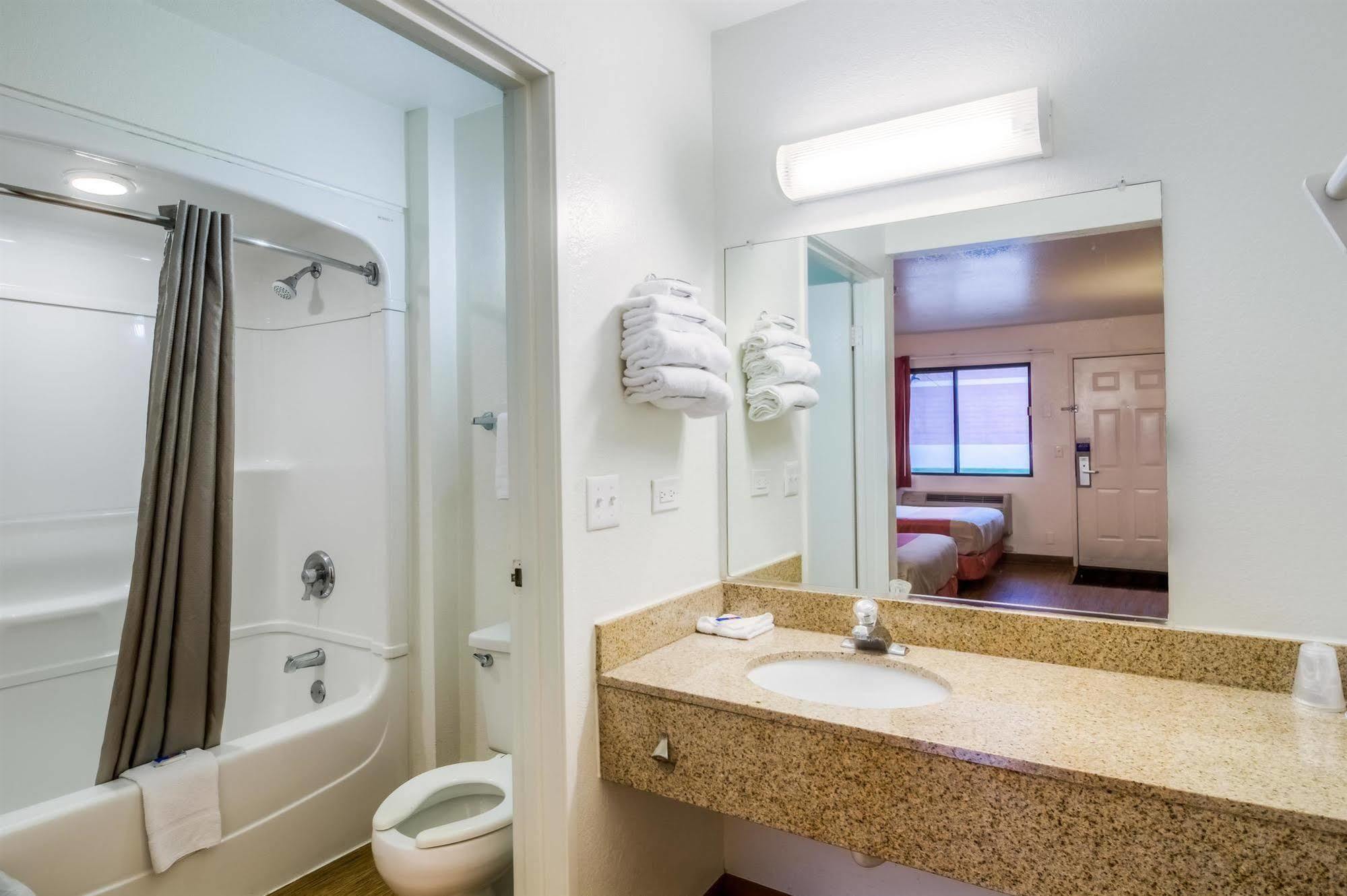 Motel 6 Chicago - Elk Grove Elk Grove Village Eksteriør bilde