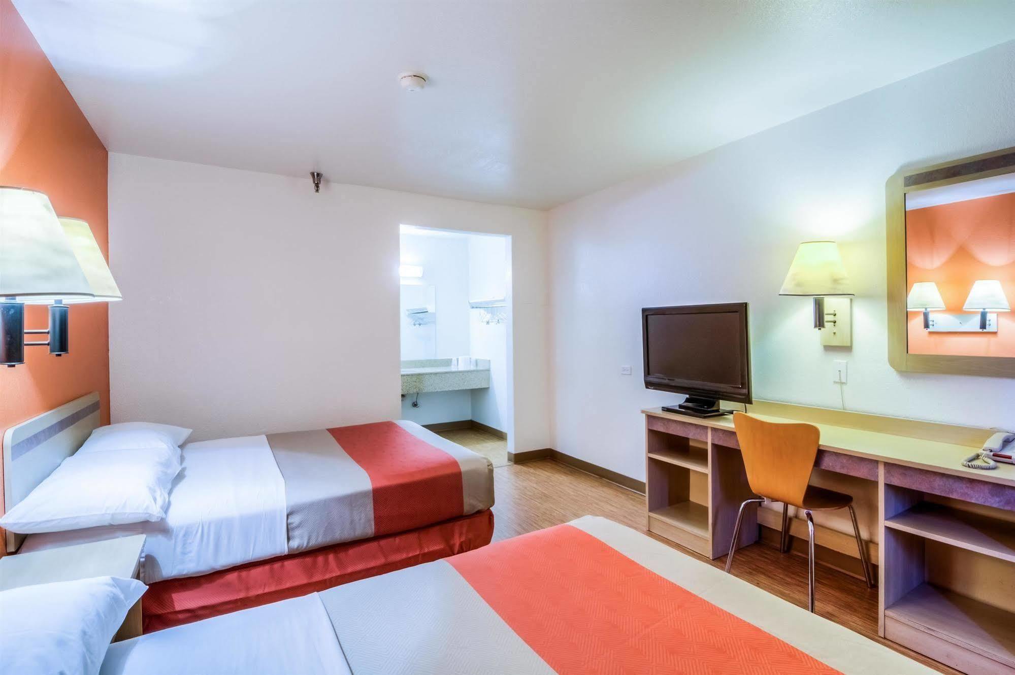 Motel 6 Chicago - Elk Grove Elk Grove Village Eksteriør bilde