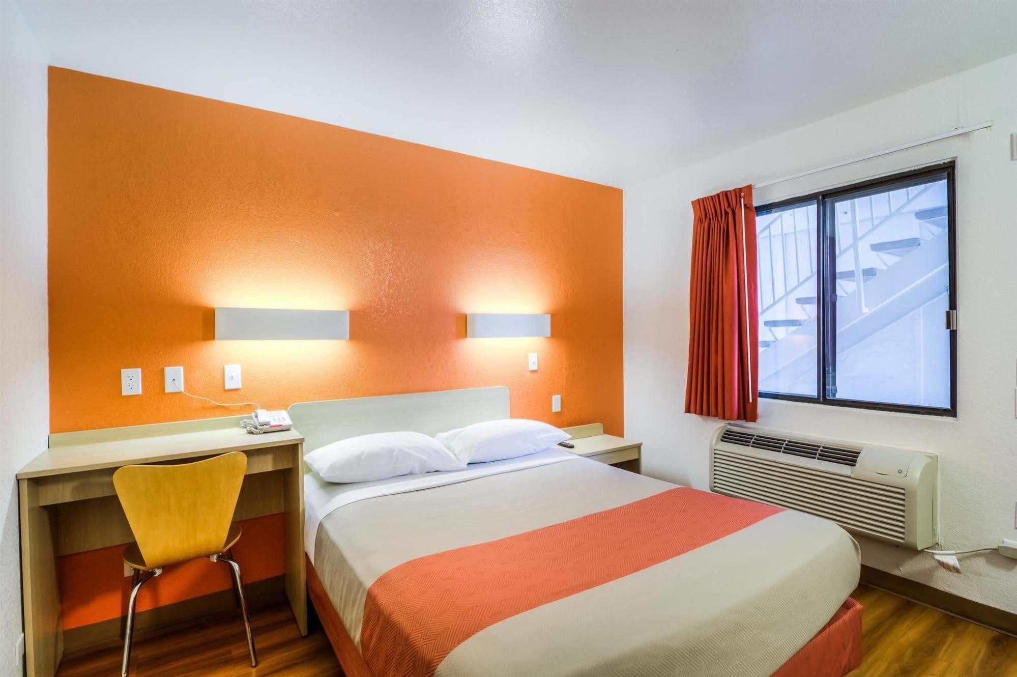 Motel 6 Chicago - Elk Grove Elk Grove Village Eksteriør bilde