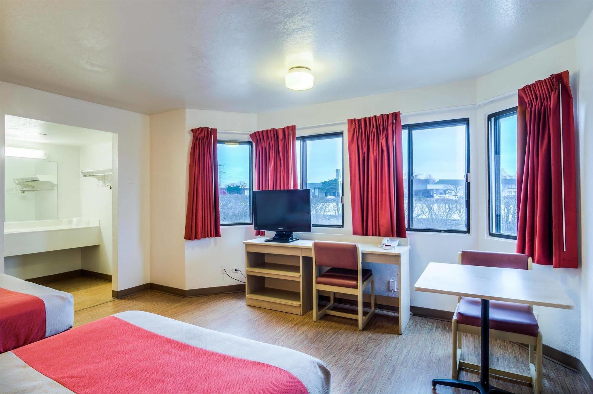 Motel 6 Chicago - Elk Grove Elk Grove Village Eksteriør bilde