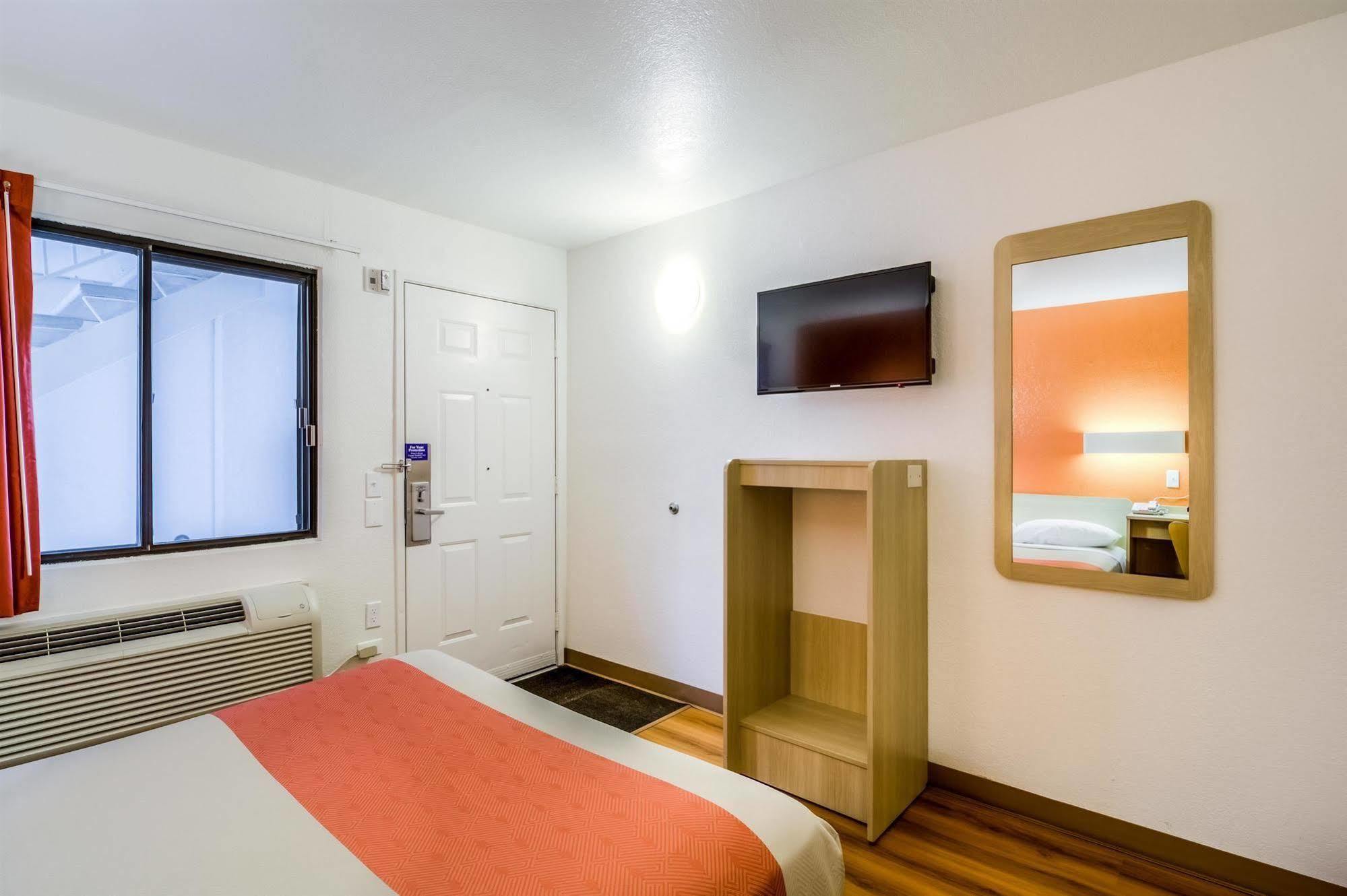 Motel 6 Chicago - Elk Grove Elk Grove Village Eksteriør bilde