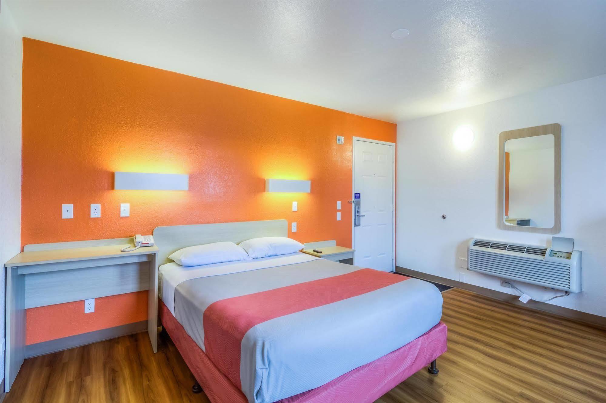 Motel 6 Chicago - Elk Grove Elk Grove Village Eksteriør bilde